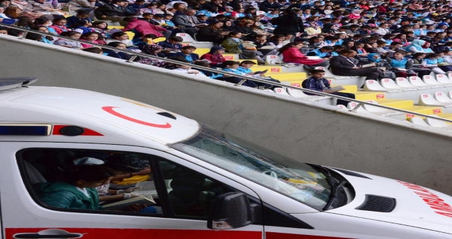 10 Bin Ortaokul Öğrencisi Stadyumda Kitap Okudu