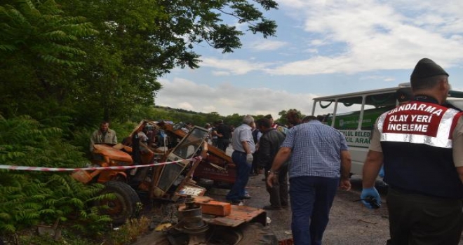 Tanker- Traktör Çarpıştı; 3 Ölü