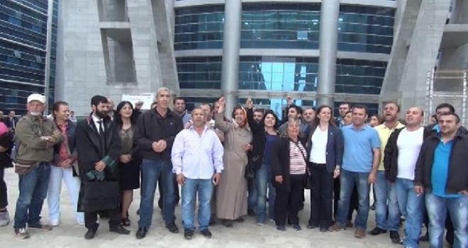 İşçiler Mahkemenin Kararını Halaylarla Kutladı