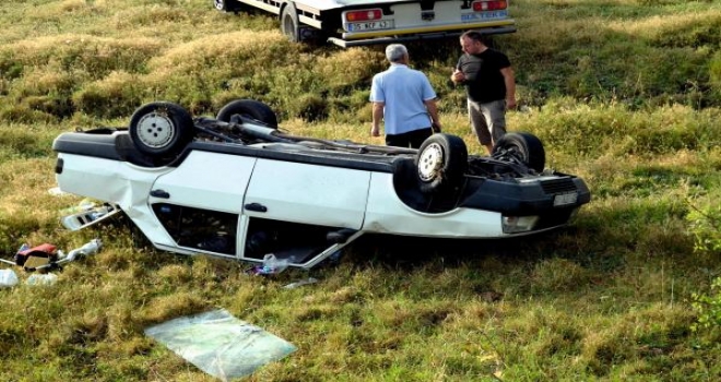 Devrilen Kamyon Yolcu Otobüsüne Çarptı: 4 Yaralı