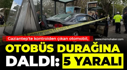 Gaziantep'te kontrolden çıkan otomobil, otobüs durağına daldı: 5 yaralı