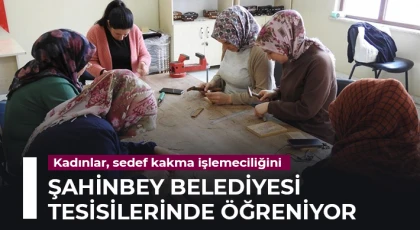 Kadınlar, sedef kakma işlemeciliğini Şahinbey Belediyesi Tesisilerinde öğreniyor