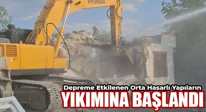 Depreme etkilenen orta hasarlı yapıların yıkımına başlandı