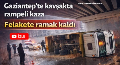  Gaziantep’te damperi köprüye çarpan kamyon yan yattı