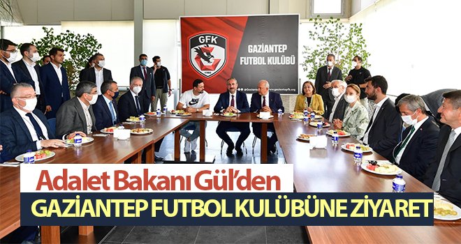 Adalet Bakanı Gül, futbolcularla buluştu