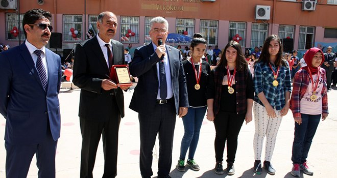 Bilginin efendileri ödüllerini aldı