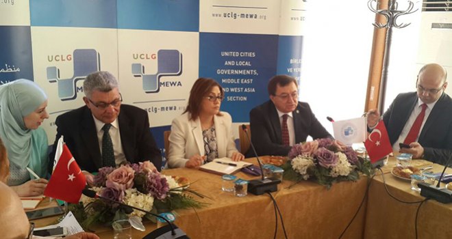 Bölgede olanları dünyaya duyurmalıyız