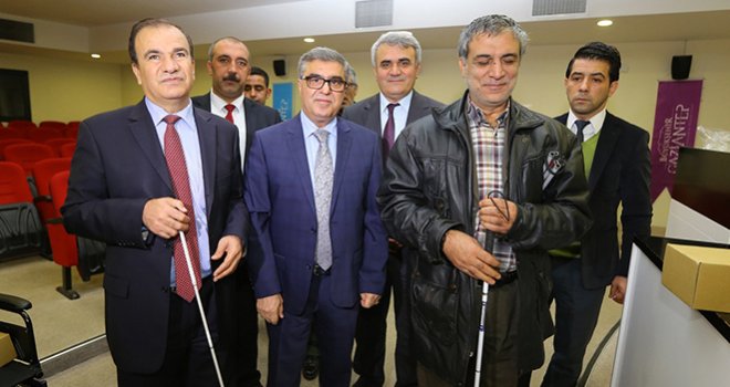 Engellilere Beyaz Baston, Saat Ve Tekerlekli Sandalye Desteği