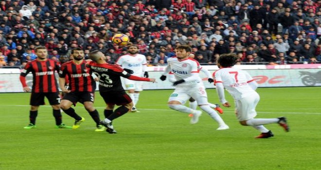 Gaziantep Arena'nın açılış maçında 3-0 mağlup oldu