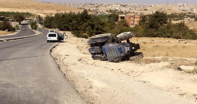 Gaziantep'te devrilen traktörün sürücüsü öldü 