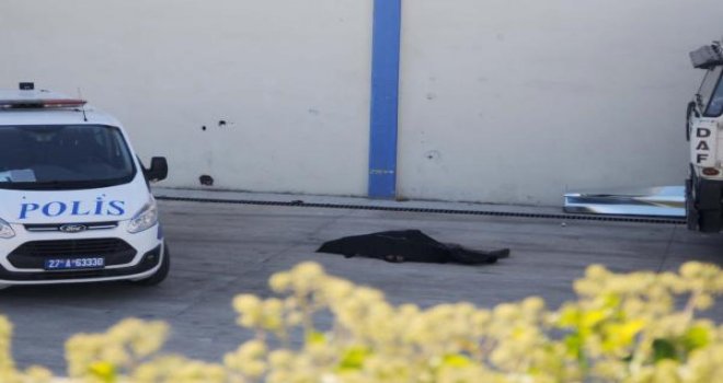 Gaziantep'te korkunç ölüm! Çatıdan düşen işçi beton zemine çakıldı