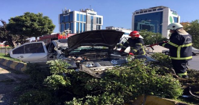 Gaziantep'te otomobil refüje çıktı: 2 yaralı