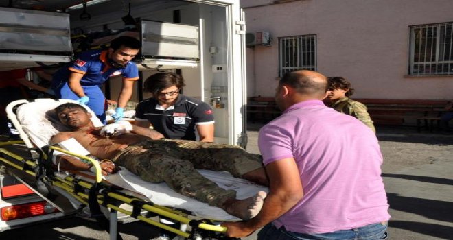 IŞİD bomba yüklü araçla saldırdı: 12 ÖSO üyesi yaralı