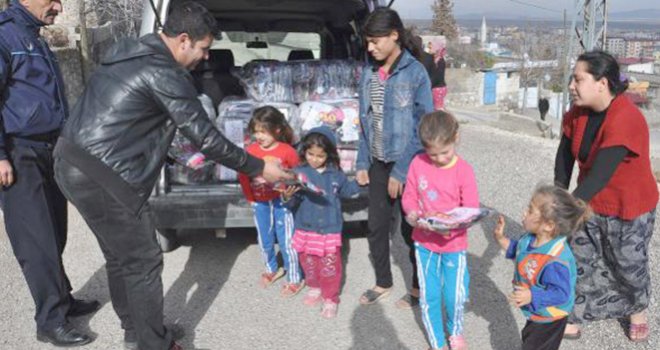 İslahiye'de İhtiyaç Sahiplerine 6 Bin Çorap Dağıtıldı