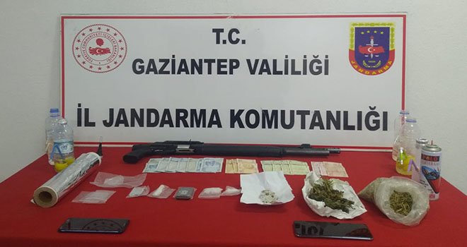 Jandarmadan uyuşturucu satışı yapılan eve şafak operasyonu: 4 gözaltı