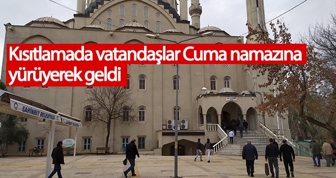 Kısıtlamada vatandaşlar Cuma namazına yürüyerek geldi