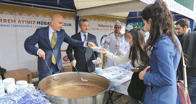 Şahinbey Belediyesi HKÜ’de Aşure İkram Etti