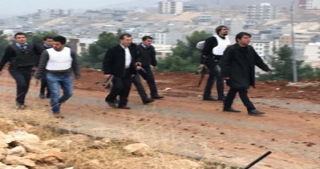 Şanlıurfa'da teröristler polis aracına saldırdı: 3 polis yaralı