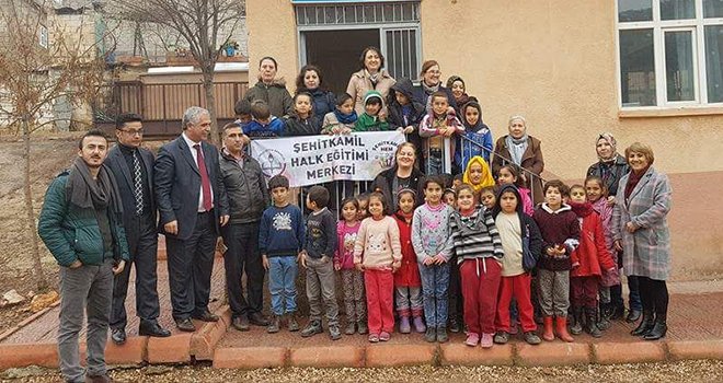 Şehitkamil Halk Eğitim Merkezi miniklere sanatı öğretiyor 