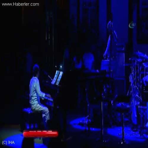 Sezen Aksu Sahneye Çıkarken Yere Düştü 