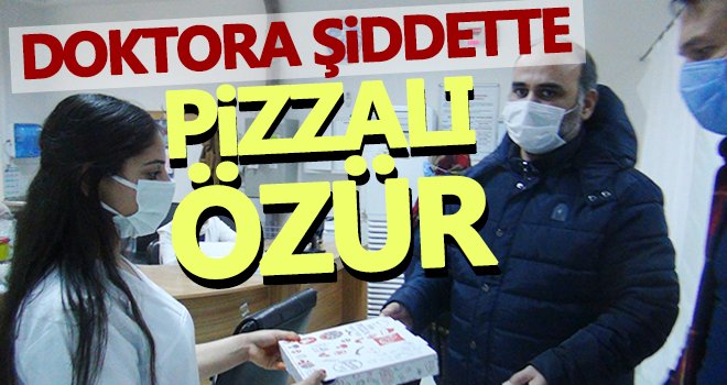 Şikayetinden vazgeçen kadın doktordan pizza dağıtarak özür diledi