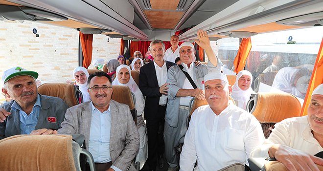 Tahmazoğlu, hacı adaylarını kutsal topraklara uğurladı