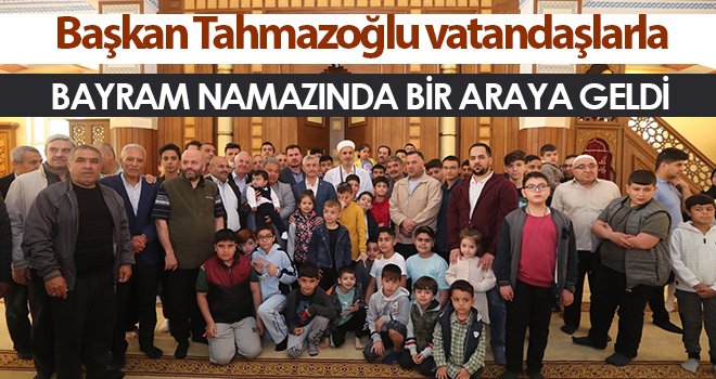 Tahmazoğlu vatandaşlarla bayram namazında bir araya geldi