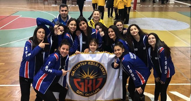 Voleybolda bölge şampiyonu Kolej Vakfı 