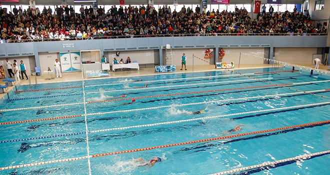 Yüzme sporunun geleceği Alleben'de kulaç açtı 